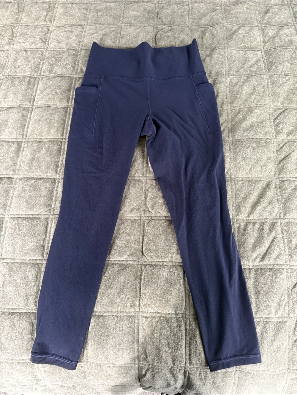 Athleta 7/8 Salutation Stash Pocket High-Waist Navy Leggings Size Small